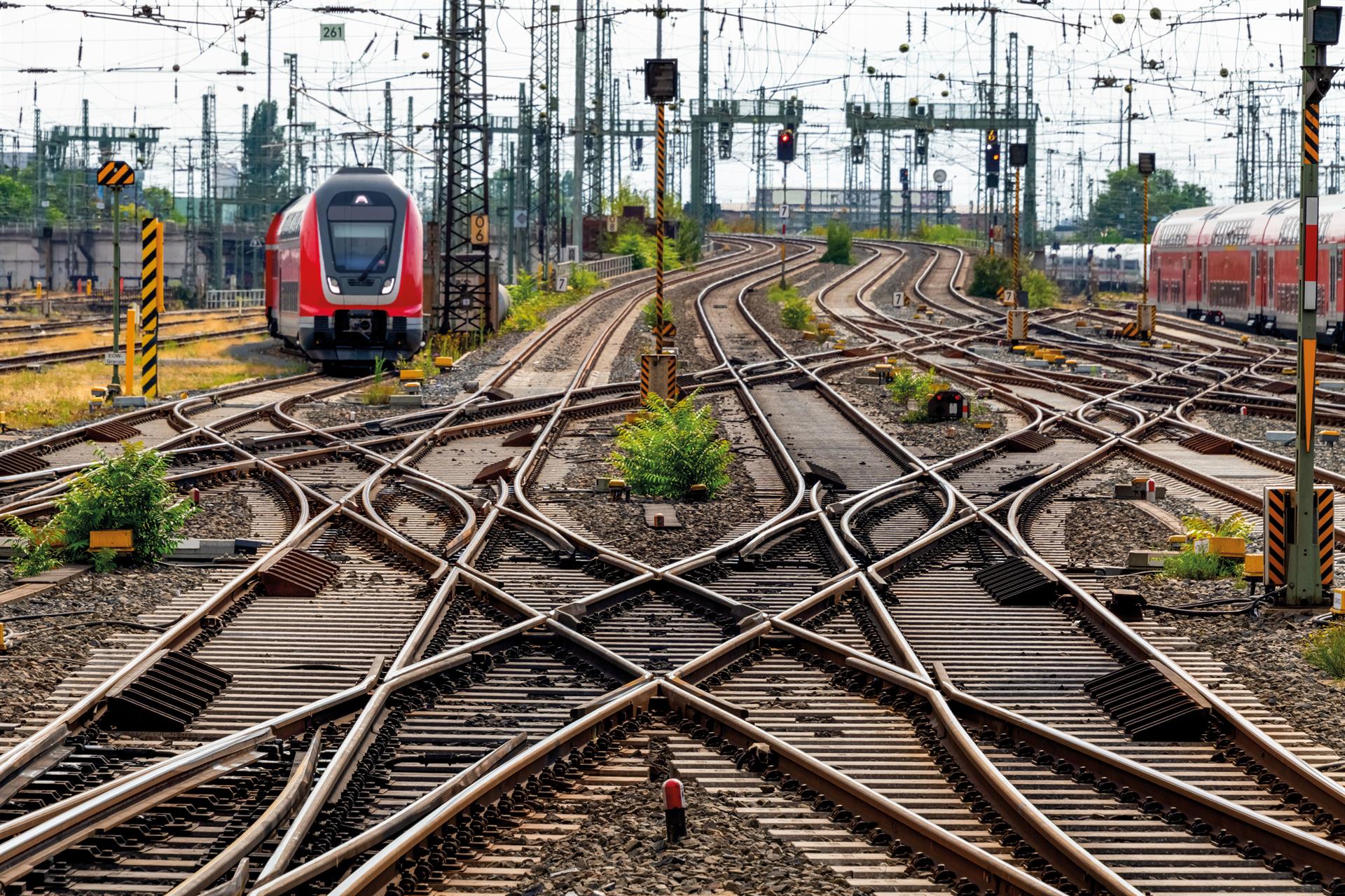 Weichen im Bahnhof - Symbol für die Herausforderungen der Bahn durch steigende Trassenpreise.