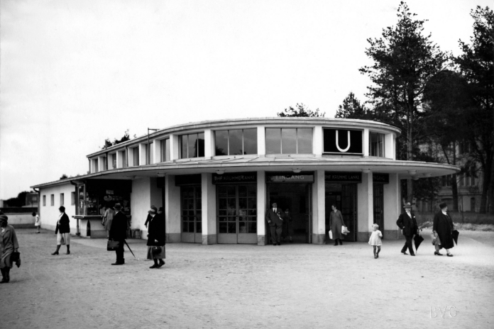 Frontalansicht U-Bahnhof Krumme Lanke